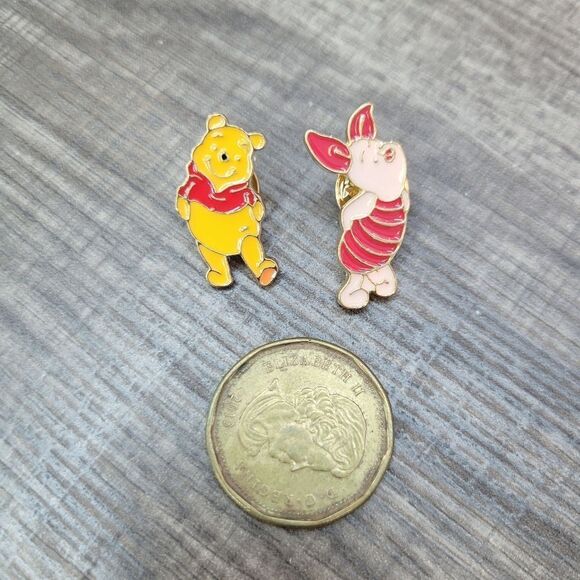 Brand New Set of 2 Winnie The Pooh Pins - Picture 5 of 6
